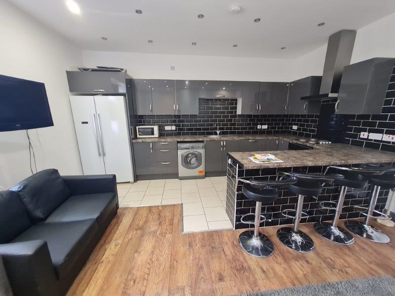 4 bedroom apartment for rent Wilmslow Road, Manchester, M14 5LW UniHomes