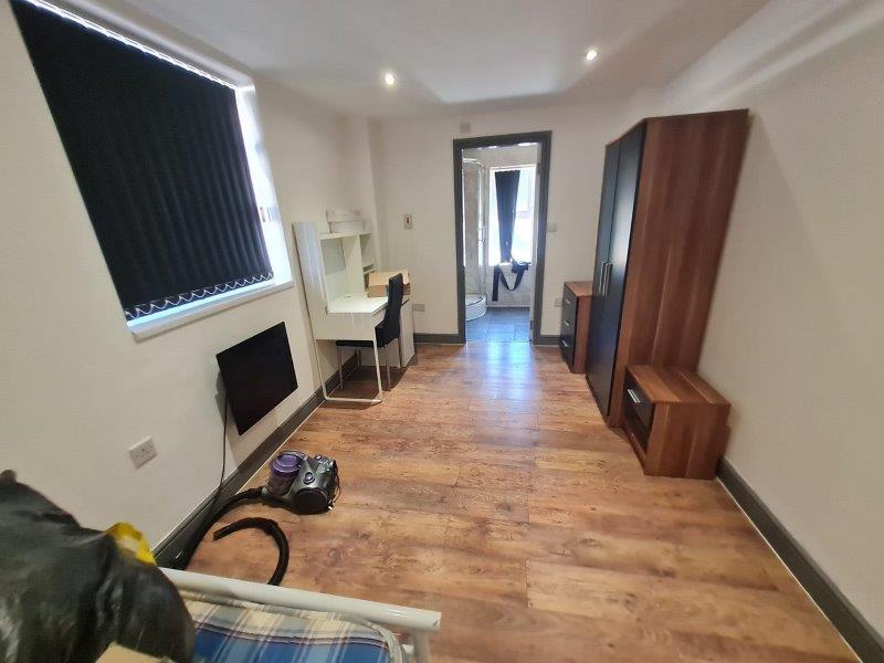 4 bedroom apartment for rent Wilmslow Road, Manchester, M14 5LW UniHomes