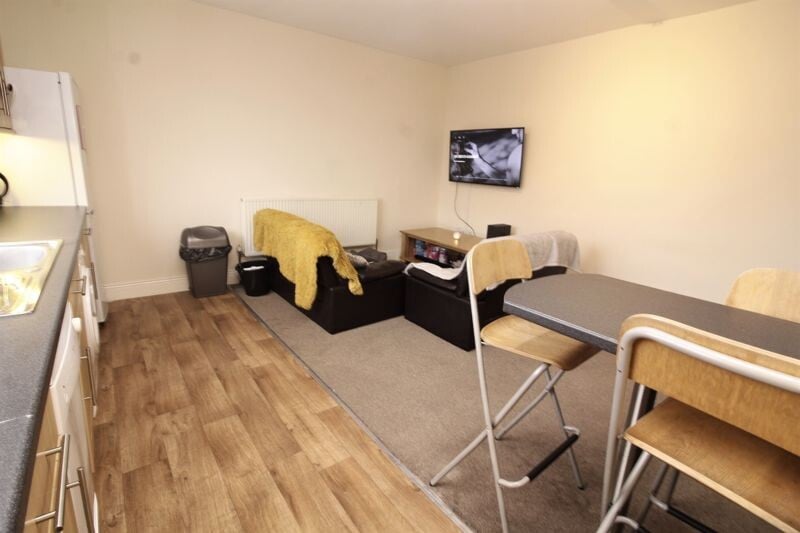 4 bedroom apartment for rent Heaton Place, Newcastle, NE6 1XF UniHomes