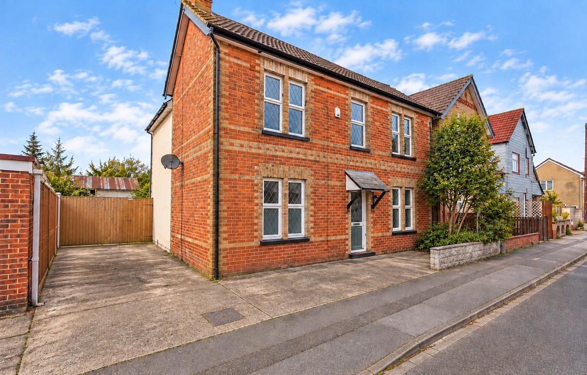 6 bedroom house on Junction Road, Winton, Bournemouth