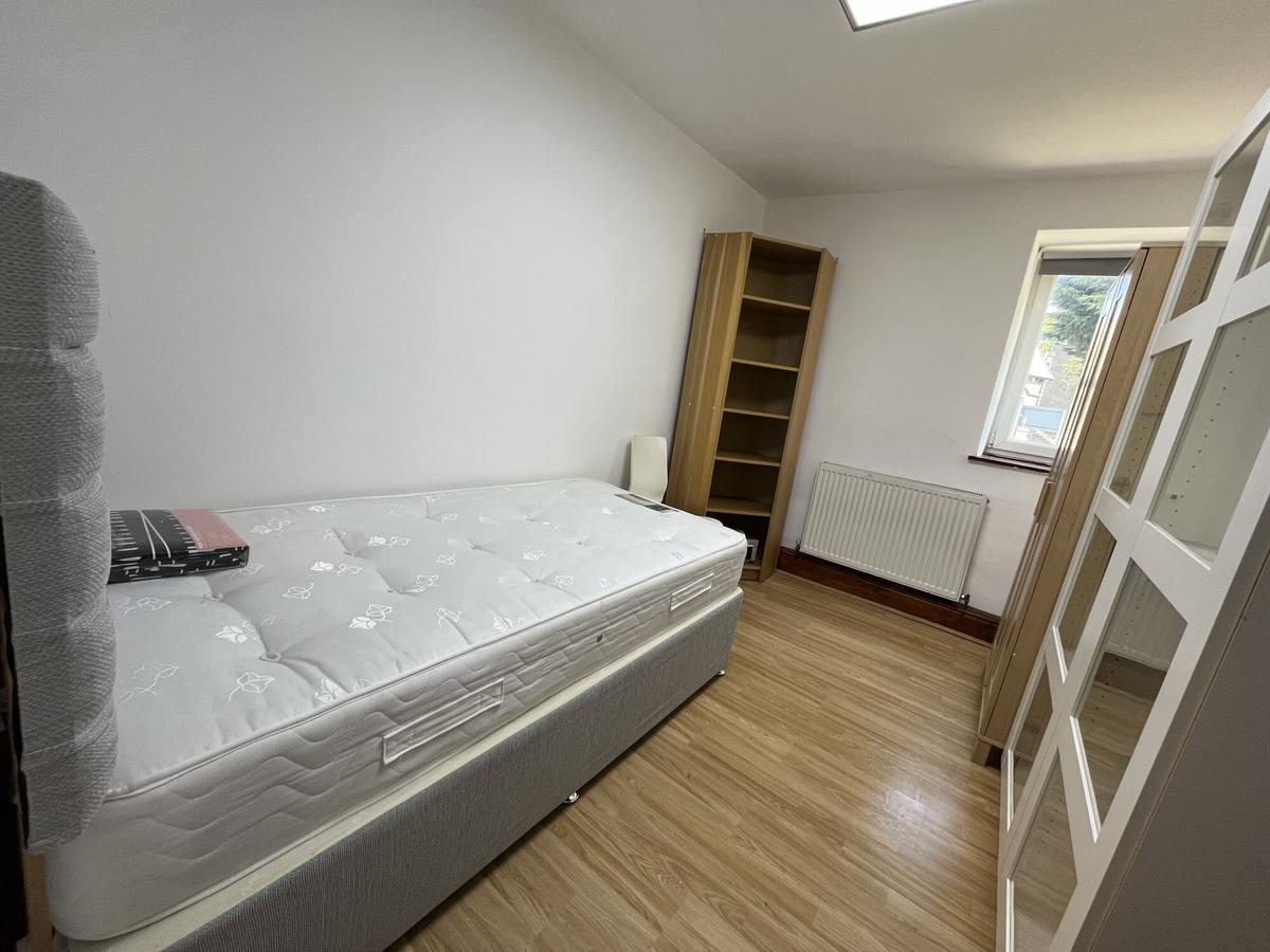 3 bedroom apartment for rent Headingley Lane, Leeds, LS6 1AA UniHomes