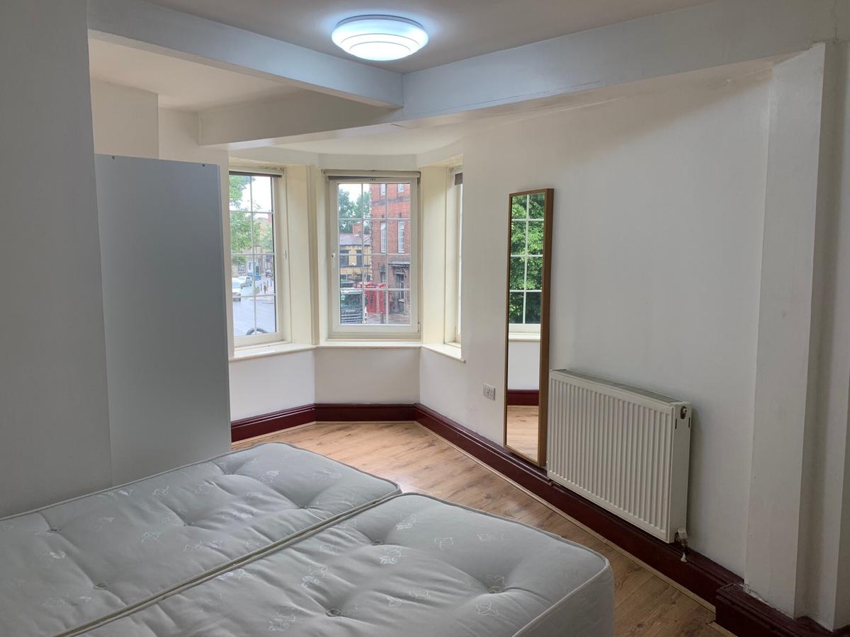 3 bedroom apartment for rent Headingley Lane, Leeds, LS6 1AA UniHomes