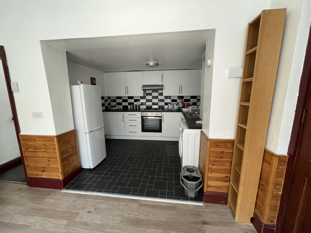 3 bedroom apartment for rent Headingley Lane, Leeds, LS6 1AA UniHomes