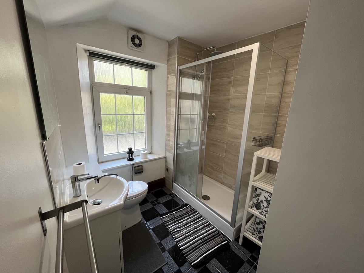 3 bedroom apartment for rent Headingley Lane, Leeds, LS6 1AA UniHomes