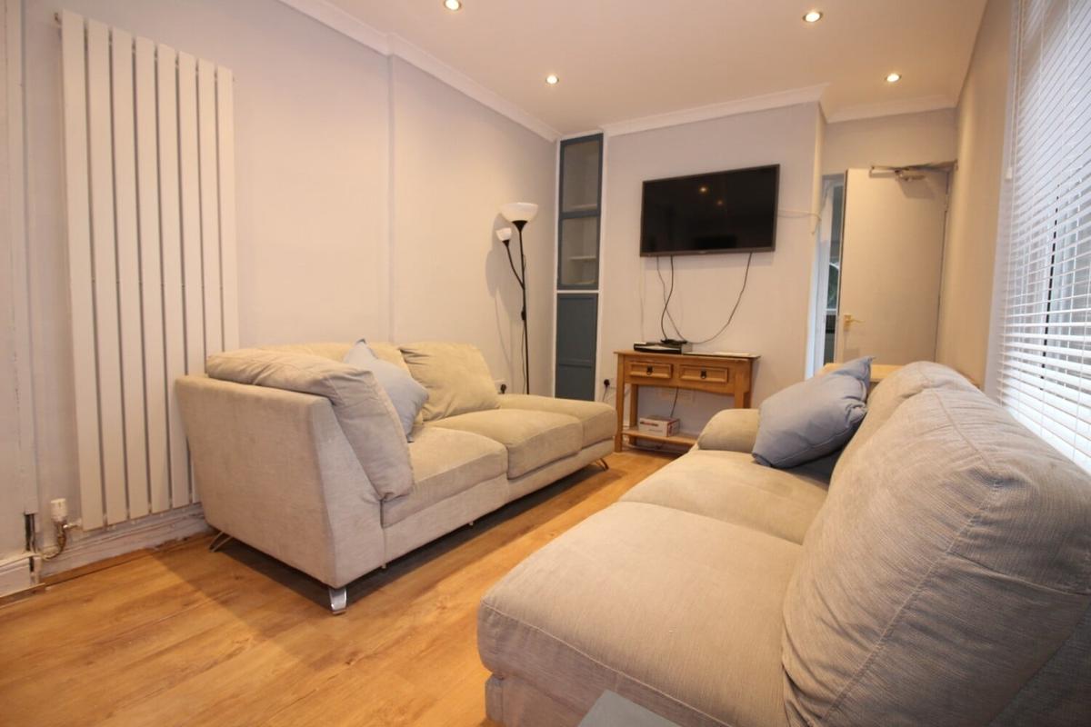 5 bedroom house on Glenroy Street, Roath, Cardiff