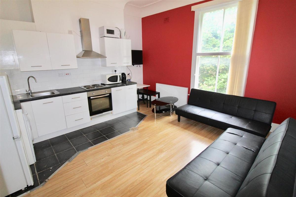 3 bedroom apartment for rent New Walk, Leicester, LE1 7EA UniHomes