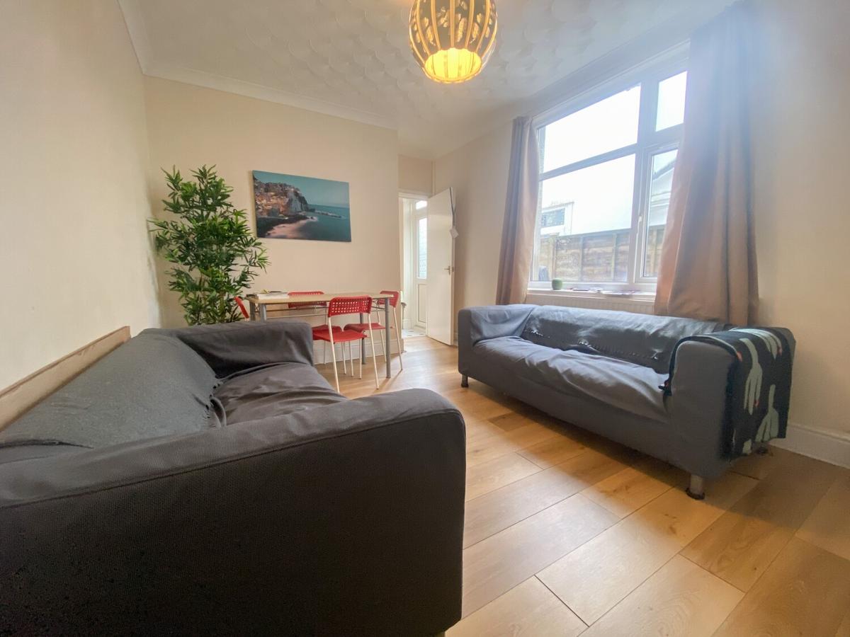5 bedroom house on Mackintosh Place, Roath, Cardiff