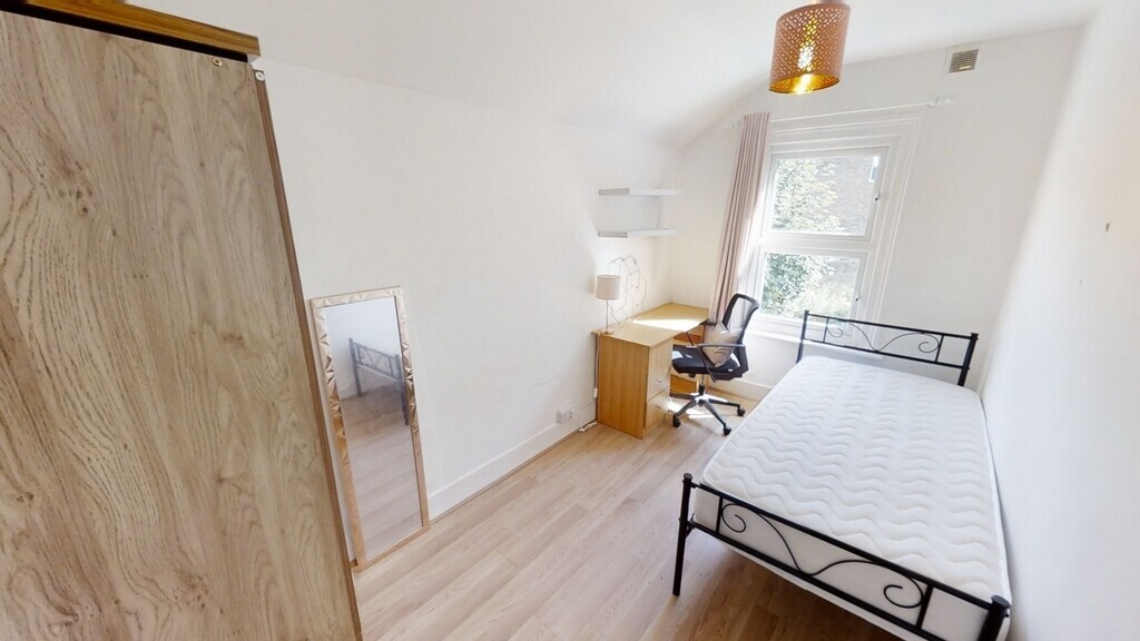 4 bedroom house for rent Guildford Park Road, Surrey, GU2 7NF UniHomes