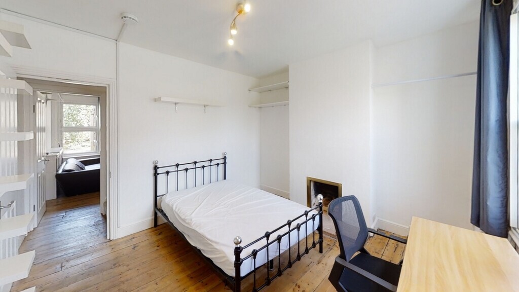 4 bedroom house for rent Guildford Park Road, Surrey, GU2 7NF UniHomes