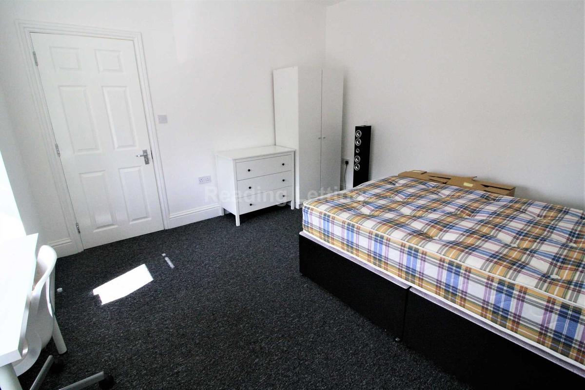 8 bedroom house for rent Holmes Road Reading, RG6 7BH | UniHomes