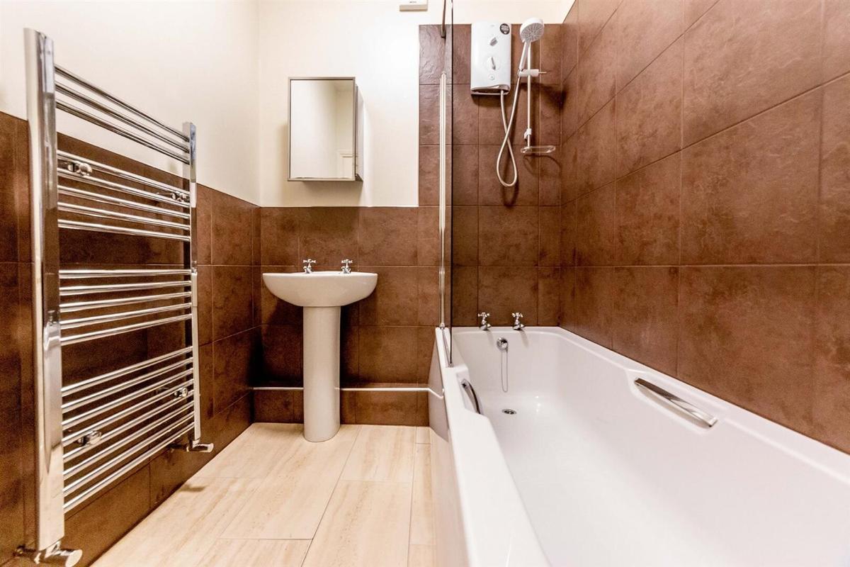 6 bedroom house for rent Helmsley Road, Newcastle, NE2 1RD UniHomes