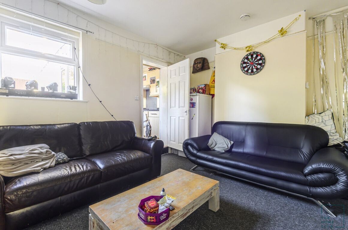 4 bedroom house for rent Denzil Road, Surrey, GU2 7NQ UniHomes