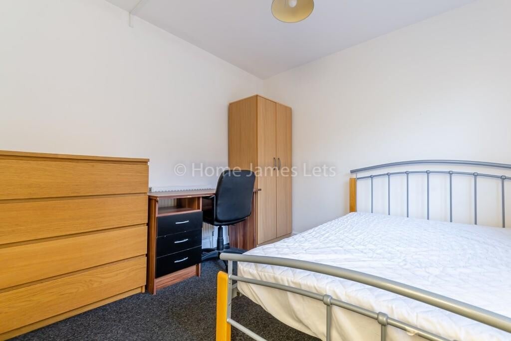 6 bedroom house for rent Bevendean Crescent, Brighton, BN2 4RB UniHomes