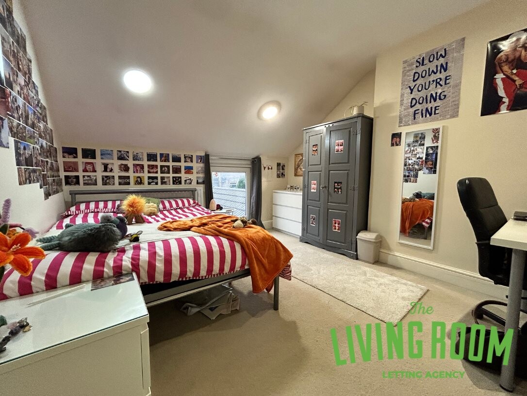 3 bedroom apartment on Gwydr Crescent, Uplands, Swansea