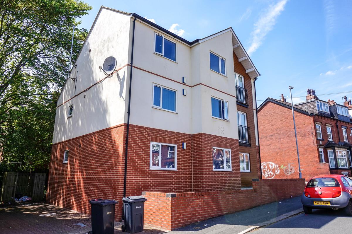 3 bedroom apartment for rent Headingley Avenue, Leeds, LS6 3EP UniHomes