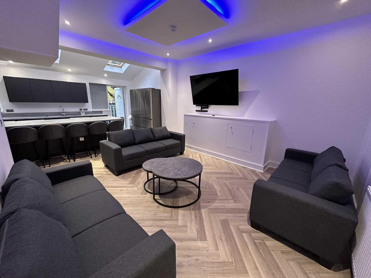 9 bedroom house on Albion Road, Fallowfield, Manchester