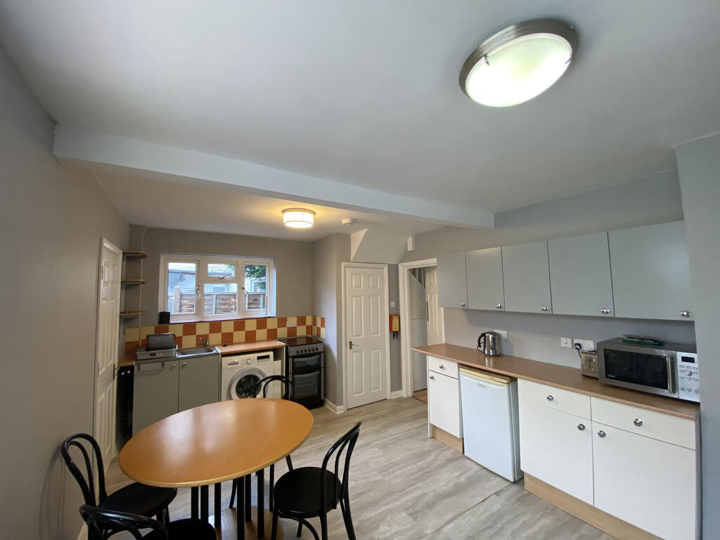 4 bedroom house for rent Ashwood Road, Surrey, TW20 0SU UniHomes