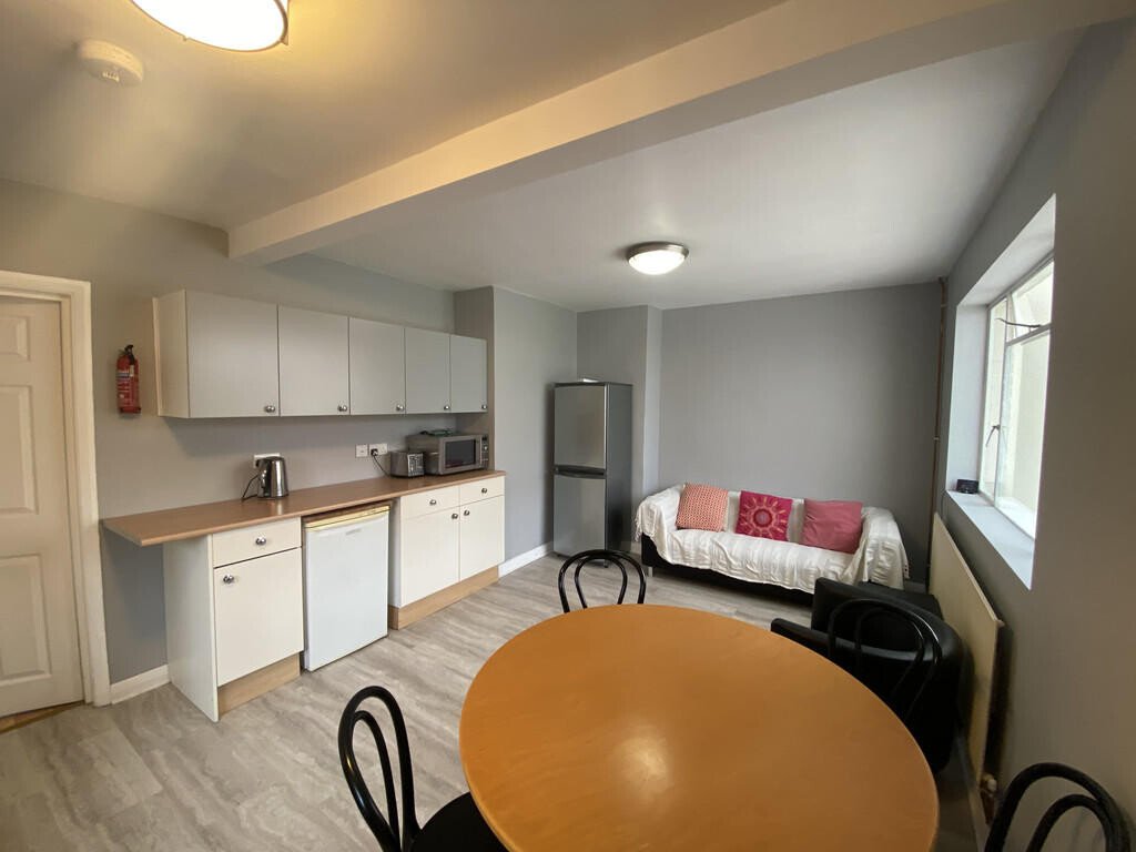 4 bedroom house for rent Ashwood Road, Surrey, TW20 0SU UniHomes