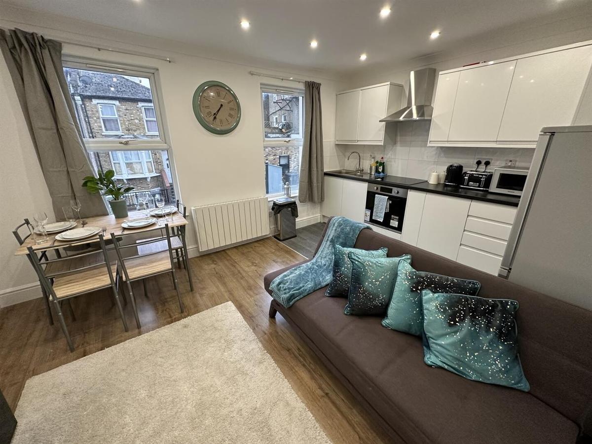 2 bedroom apartment on Elswick Road, Lewisham, London