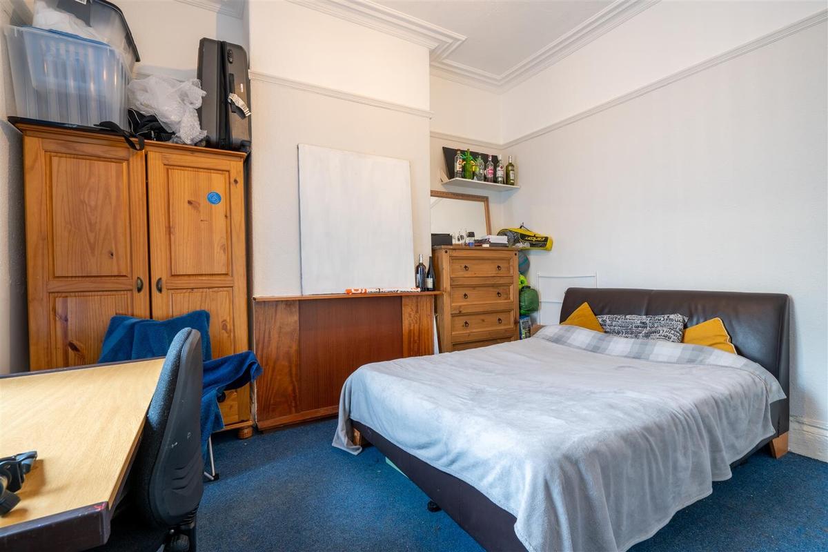 6 Bedroom House For Rent Crookesmoor Road Sheffield S6 3FQ UniHomes 6-bedroom-house-for-rent-crookesmoor-road-sheffield-s6-3fq-unihomes
