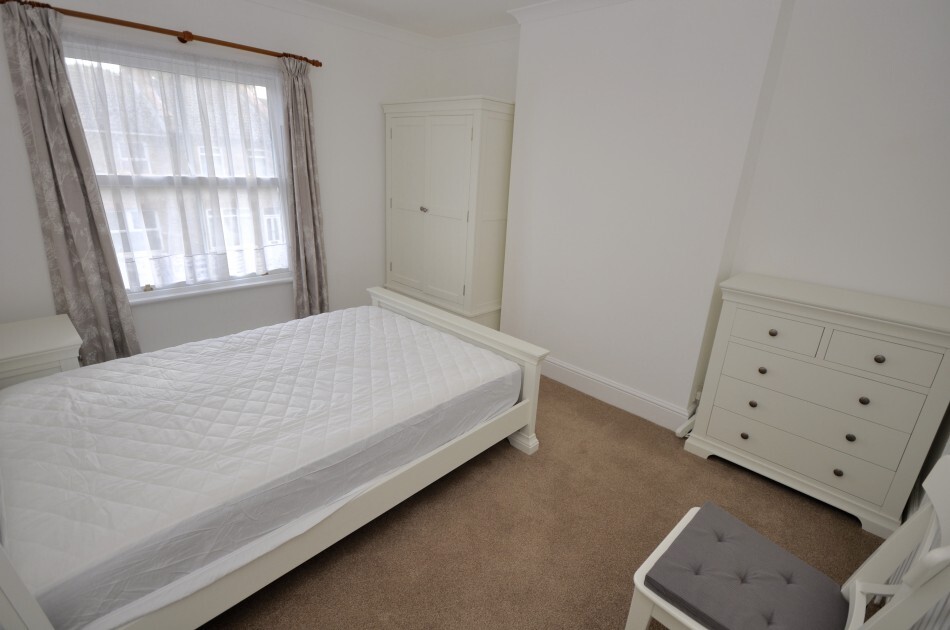 4 bedroom house for rent Chiltern View Road, London, UB8 2PE UniHomes