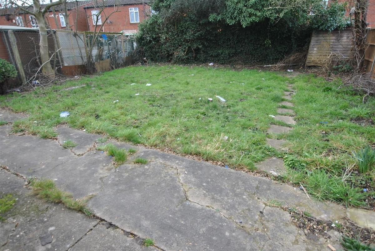 5 bedroom house for rent Orchard Waye, London, UB8 2BN UniHomes