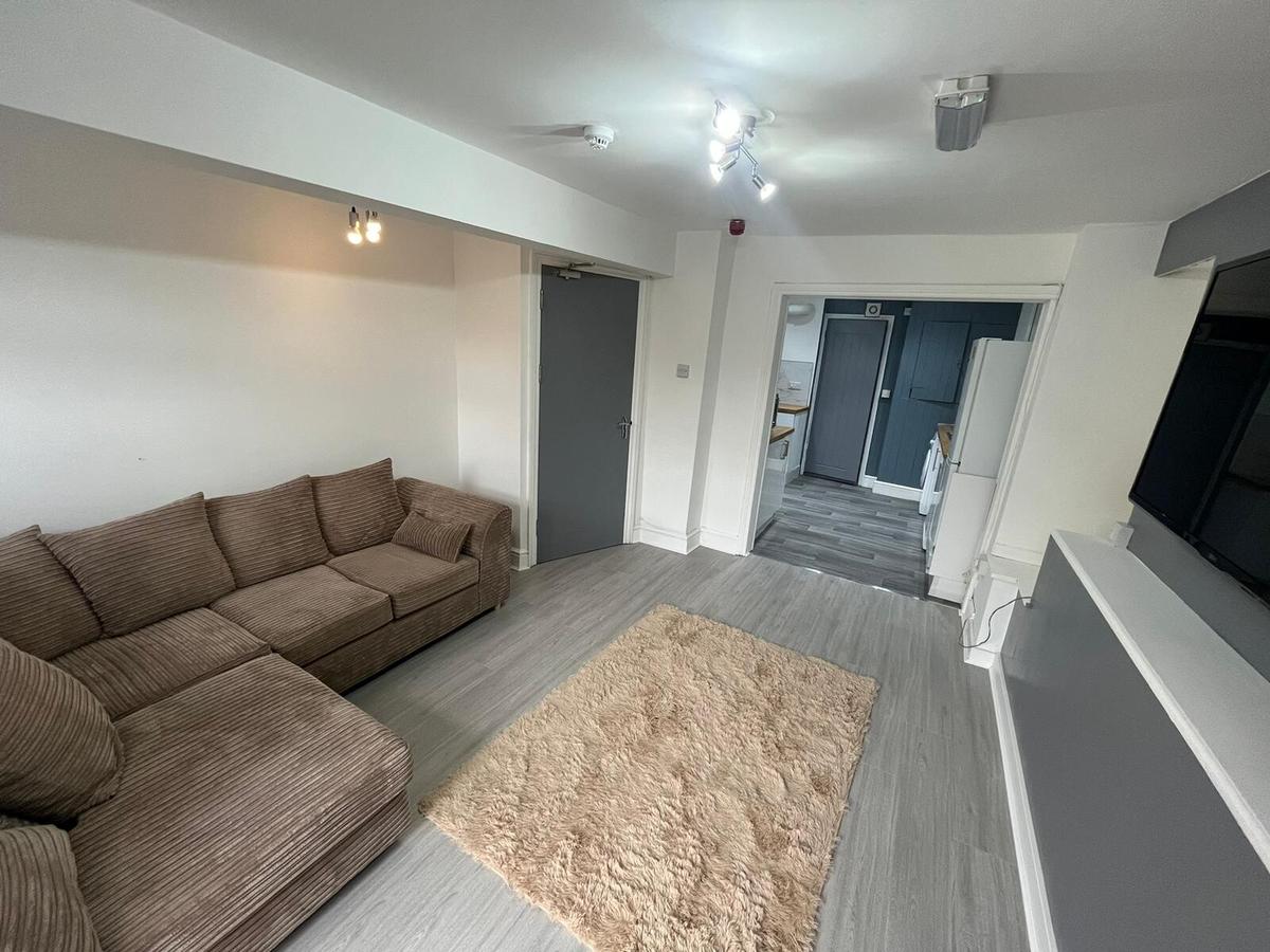 6 bedroom house for rent Hanover Street, Swansea, SA1 6BN UniHomes