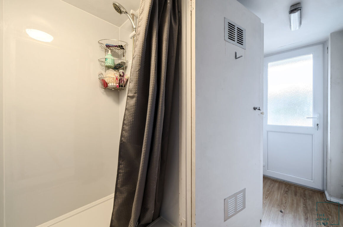 5 bedroom house for rent Queens Drive, Surrey, GU2 9PP UniHomes