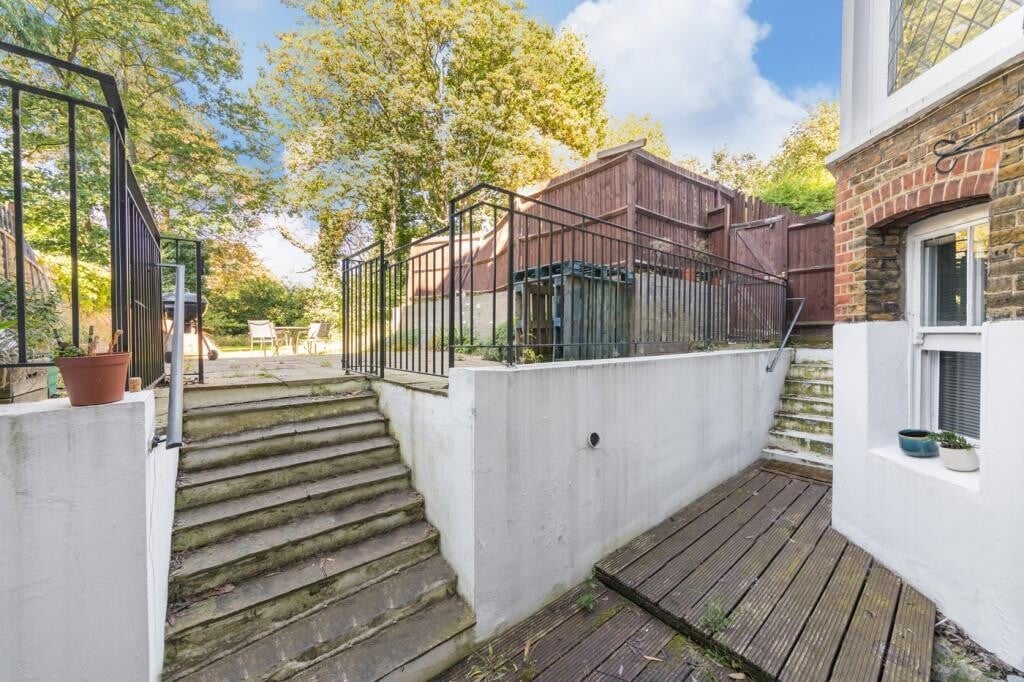 4 bedroom apartment for rent Chatsworth Road, London, NW2 4BG UniHomes