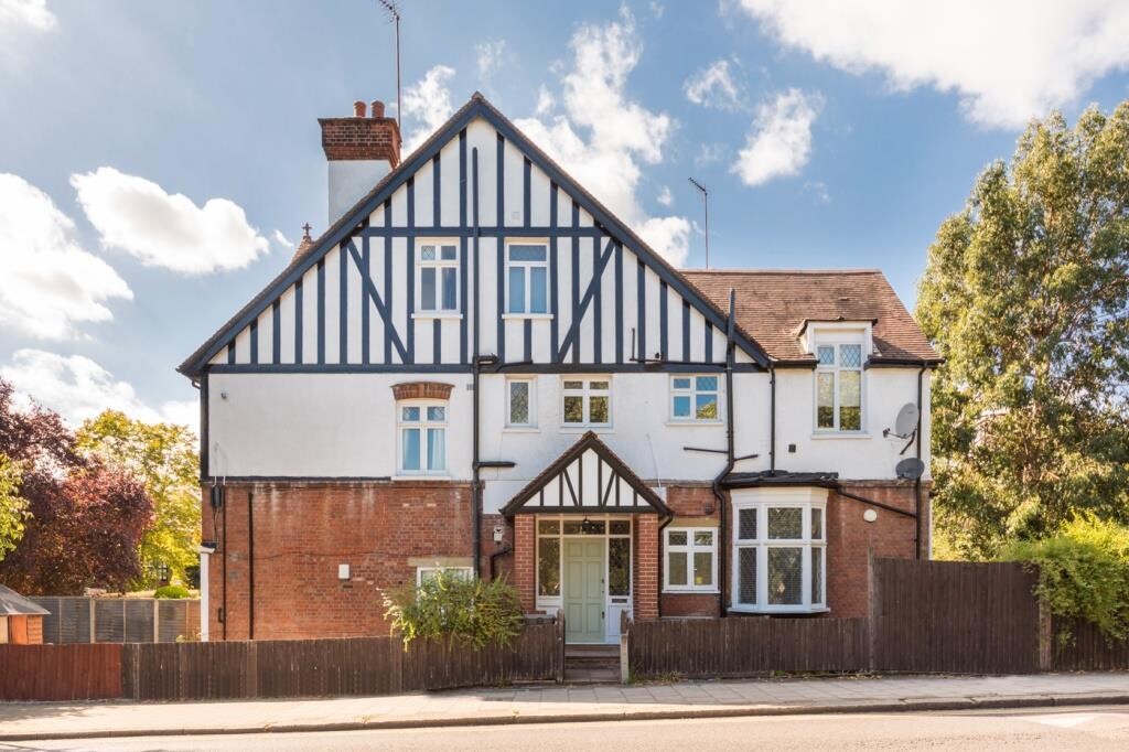 4 bedroom apartment for rent Chatsworth Road, London, NW2 4BG UniHomes