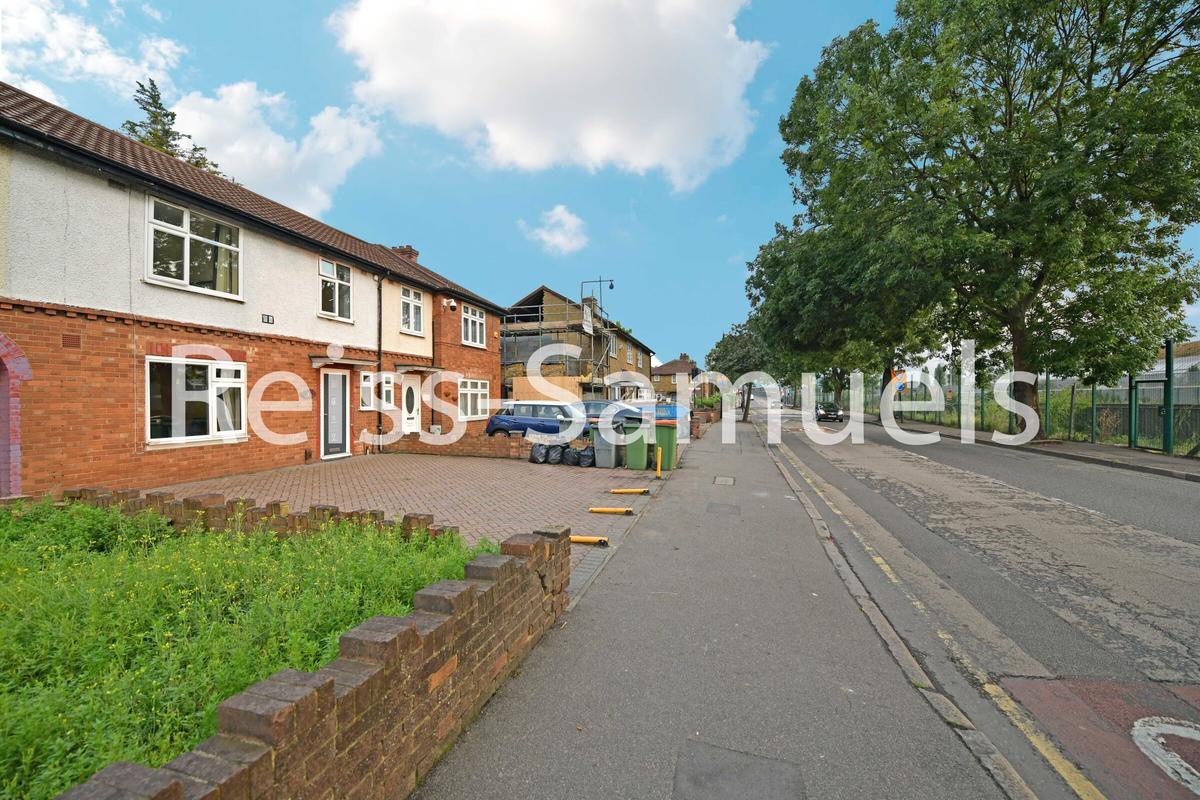 4 bedroom house for rent Manor Road London, E15 3AN UniHomes