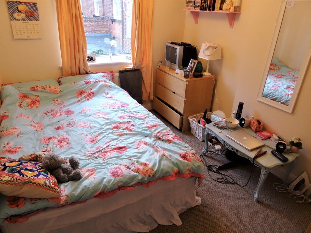 3 bedroom house for rent Cliffe Side Gardens, Leeds, LS6 2HA UniHomes