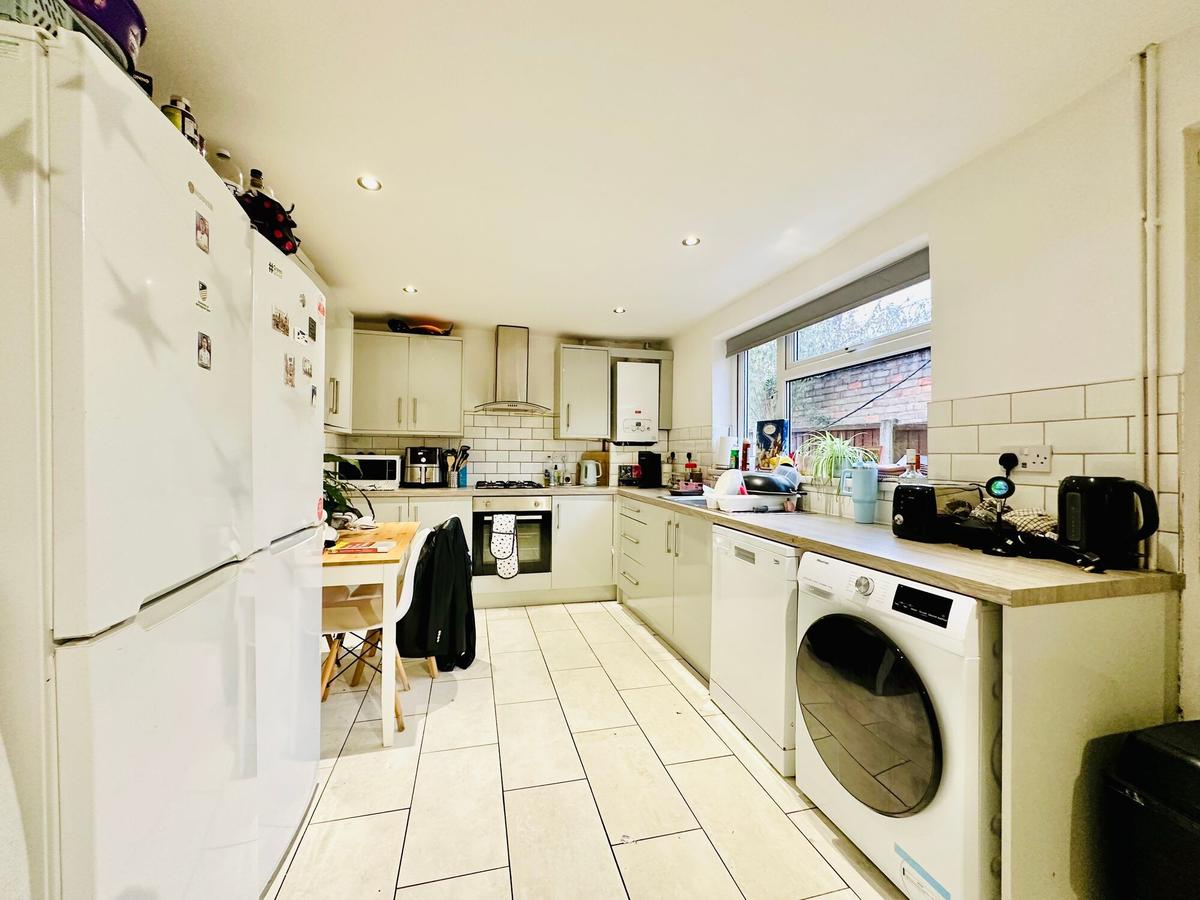 5 bedroom house on Derby Grove, Lenton, Nottingham