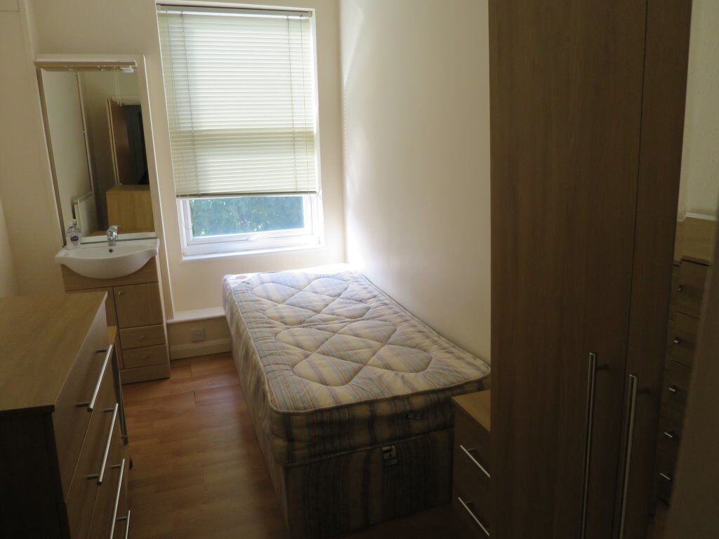 4 bedroom house for rent Cowley Road, Oxford, OX4 1HU UniHomes