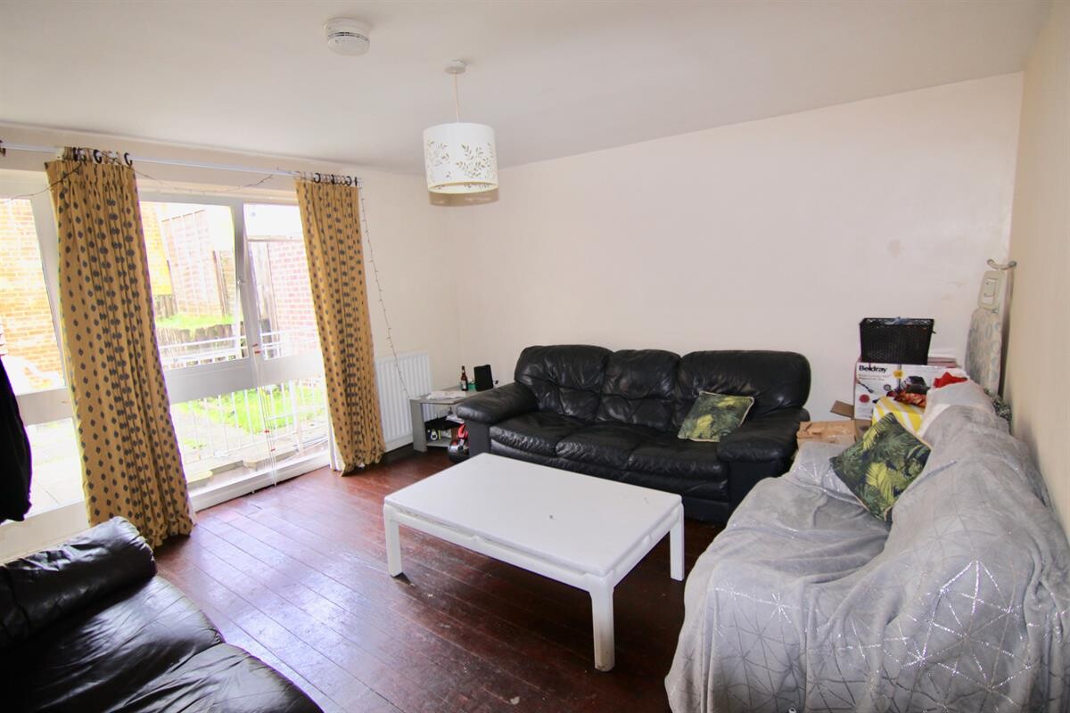 5 bedroom house for rent Guildford Park Avenue, Surrey, GU2 7NN UniHomes