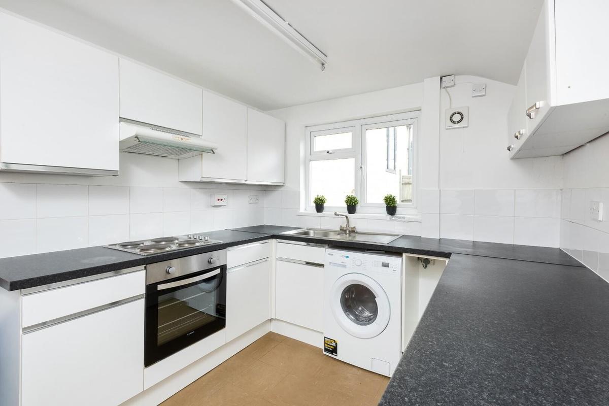 4 bedroom house for rent Argyle Terrace, Bath, BA2 3DF UniHomes