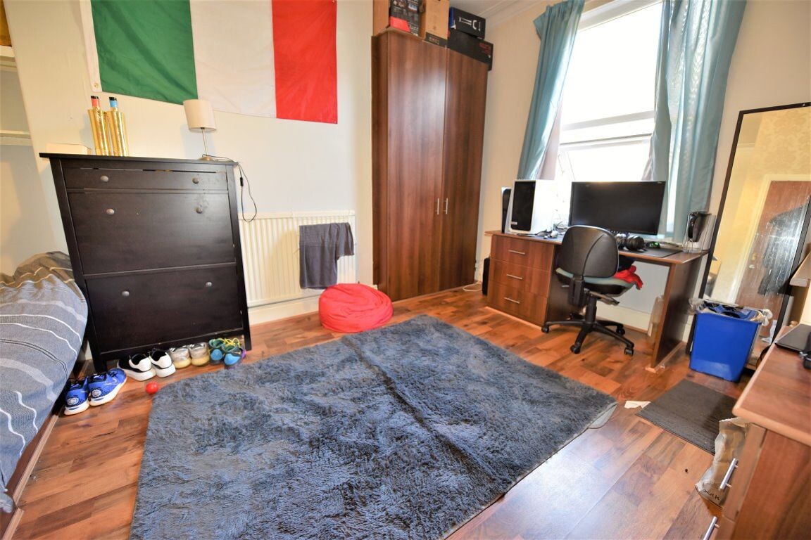 5 bedroom house for rent Moorland Avenue, Leeds, LS6 1AP UniHomes