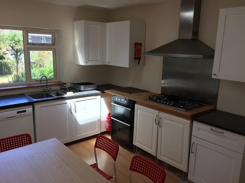 5 bedroom house for rent Stoughton Road, Surrey, GU2 9PN UniHomes