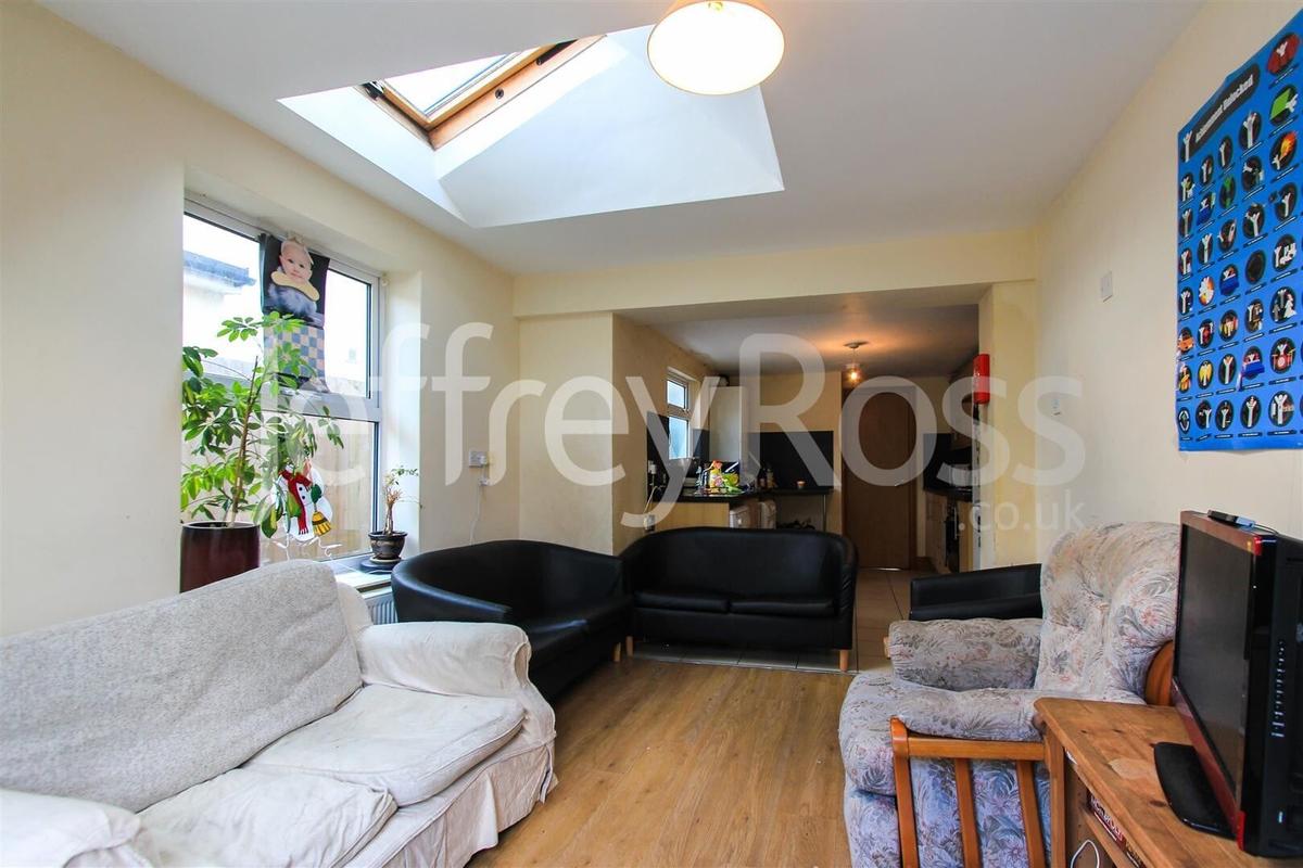 5 bedroom house for rent Treorchy Street, Cardiff, CF24 4JP UniHomes