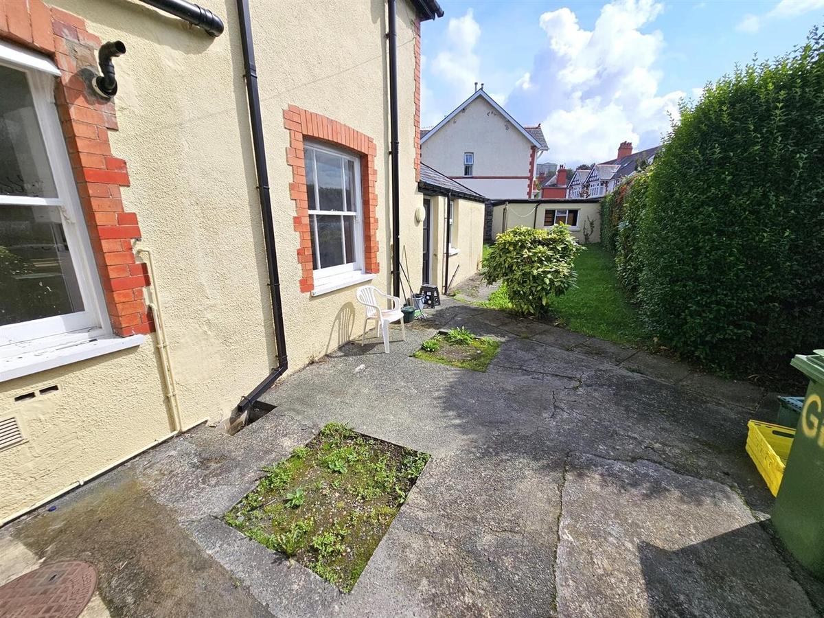 8 bedroom house for rent Caradoc Road, Aberystwyth, SY23 2JY UniHomes