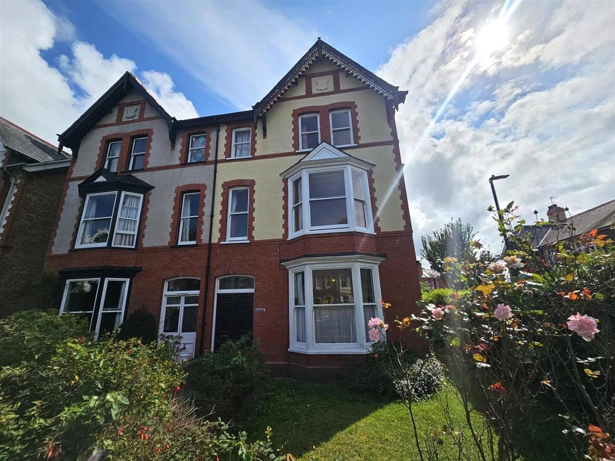8 bedroom house for rent Caradoc Road, Aberystwyth, SY23 2JY UniHomes