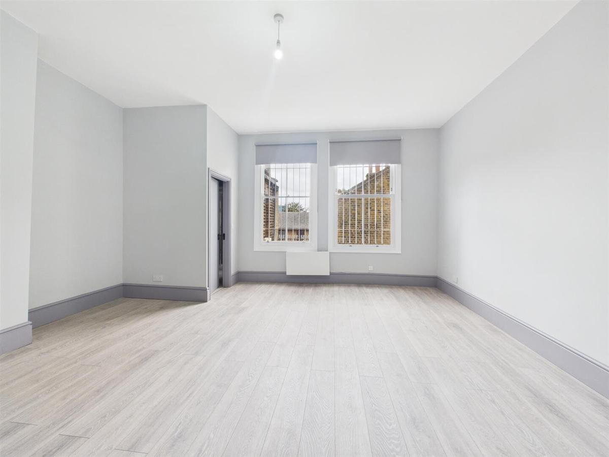 2 bedroom apartment on Bethnal Green Road, Hackney, London
