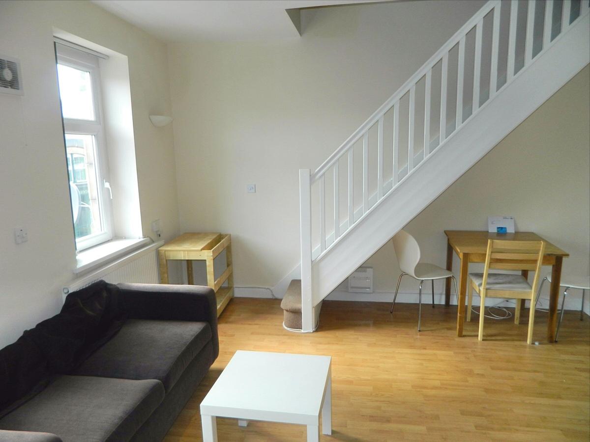 2 bedroom apartment on City Road, Roath, Cardiff