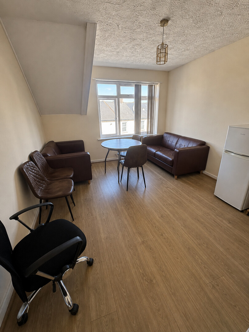 4 bedroom apartment on Salisbury Road, Cathays, Cardiff