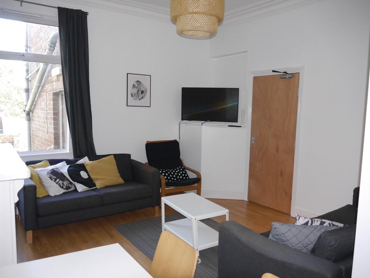 6 bedroom house for rent Crookesmoor Road, Sheffield, S6 3FQ UniHomes