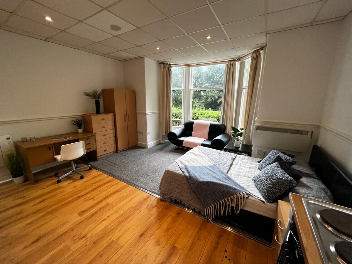 1 bedroom house for rent Ridgeway House, Grosvenor Road, Leeds, LS6 2DZ