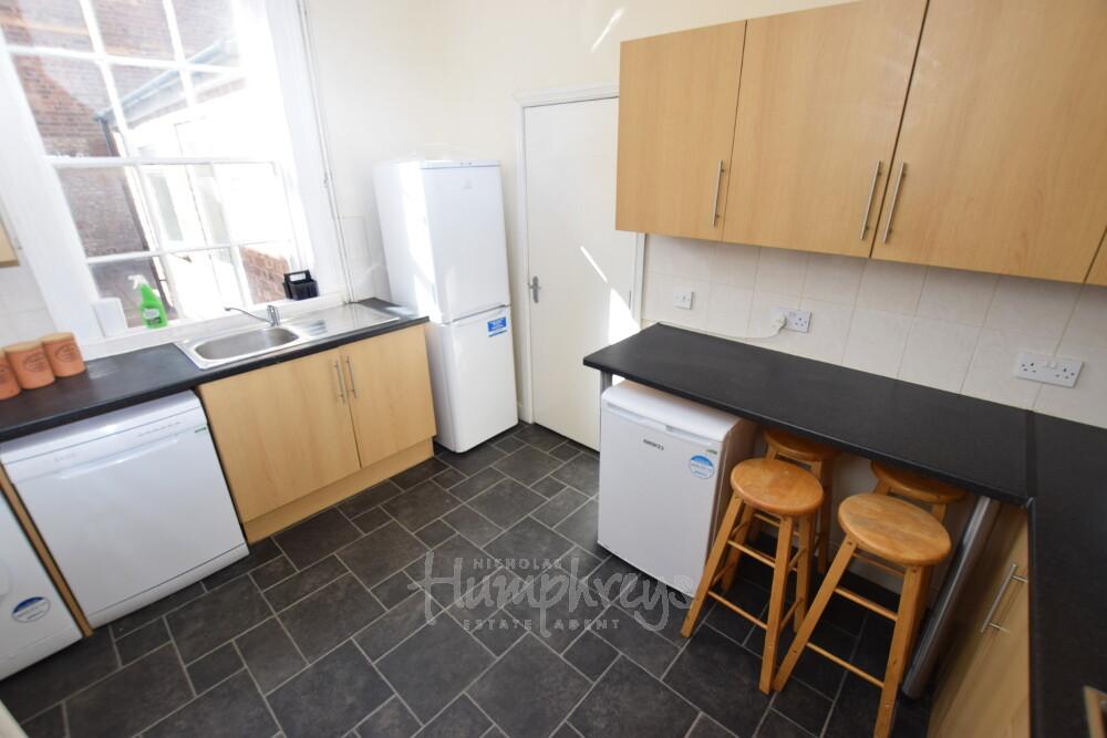 6 bedroom house for rent Leicester Terrace, 24/25, Northampton, NN2 6AJ