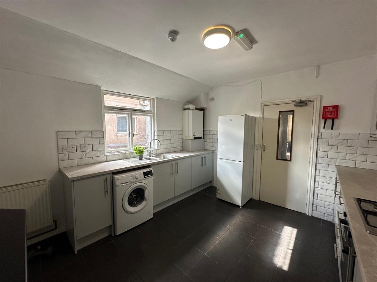 6 bedroom apartment on A Bath Street, First Floor & Second Floor, Town Centre, Leamington Spa