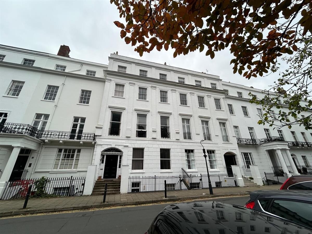3 bedroom apartment on 38 Clarendon Square, Town Centre, Leamington Spa