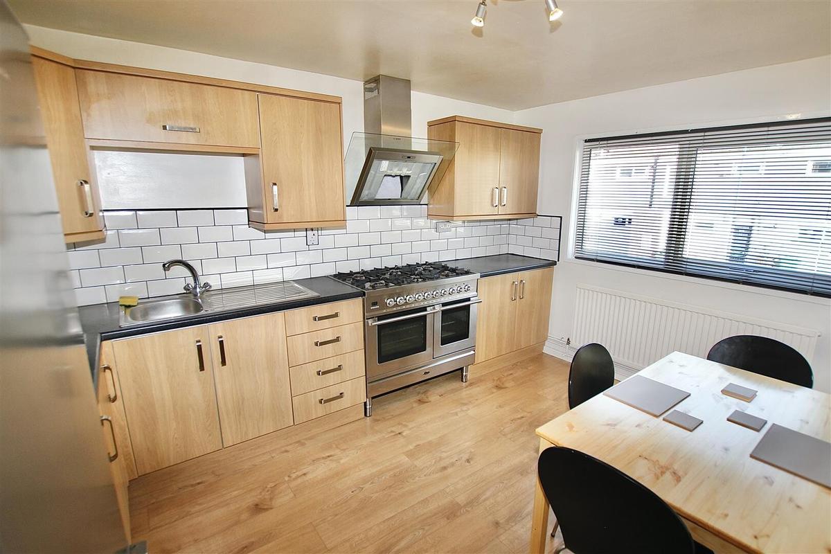 2 bedroom house for rent Lismore Close, Nottingham, NG7 3BW UniHomes